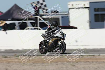 media/Oct-05-2025-CVMA (Sun) [[beeef4f201]]/Race 2-Supersport Middleweight/